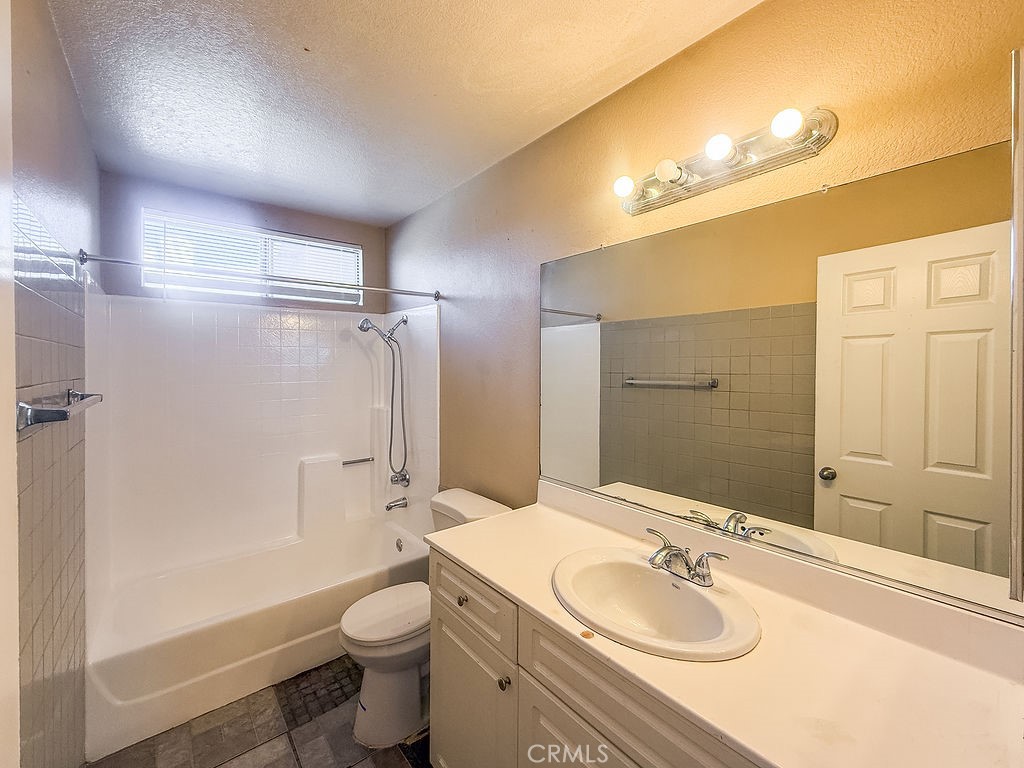 16702 Canoe Cove