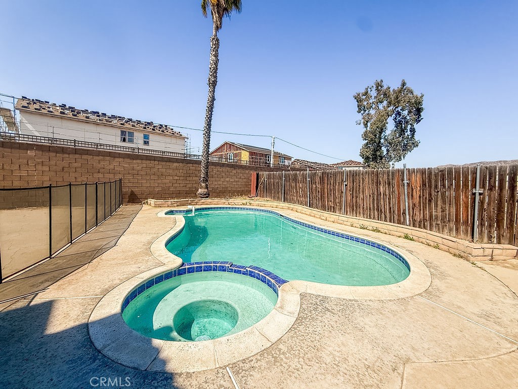16702 Canoe Cove