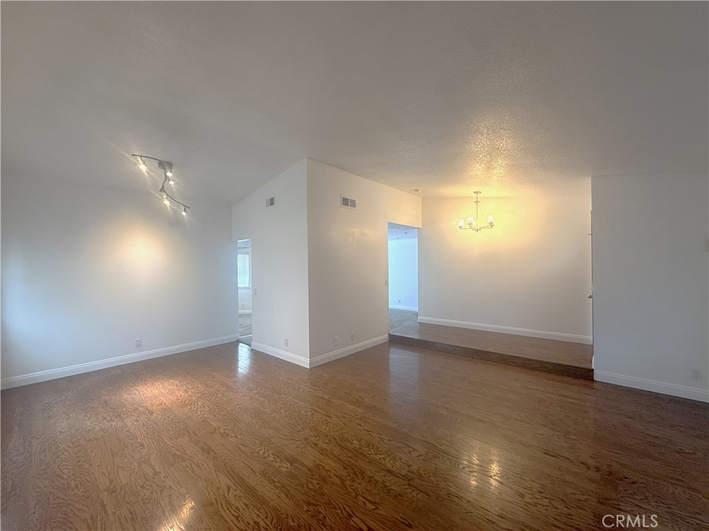 977 Wellington Road