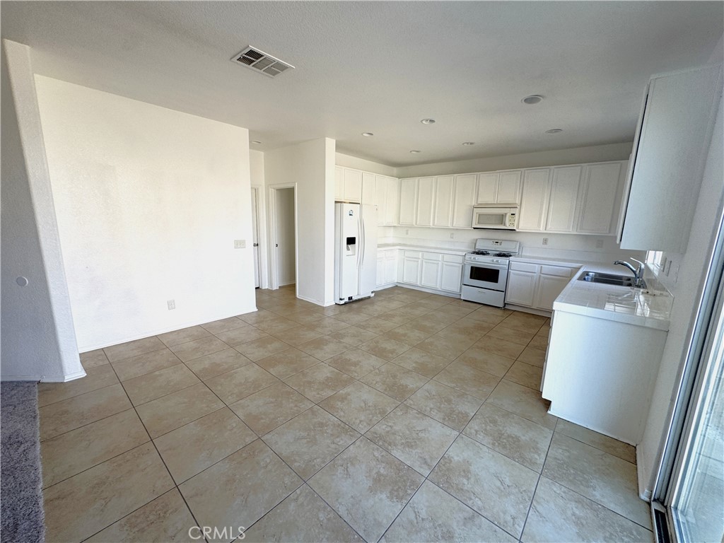 2709 E Avenue J4