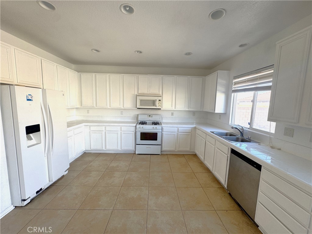 2709 E Avenue J4