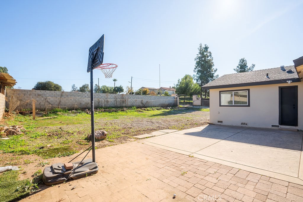 1548 S Citrus Avenue