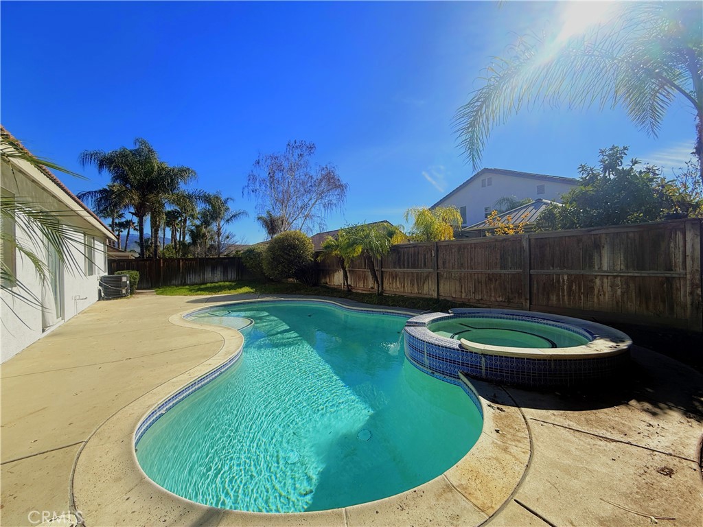 5473 Charlton Avenue