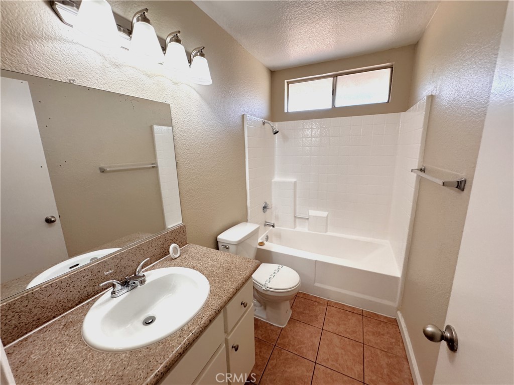 2344 N Teakwood Avenue