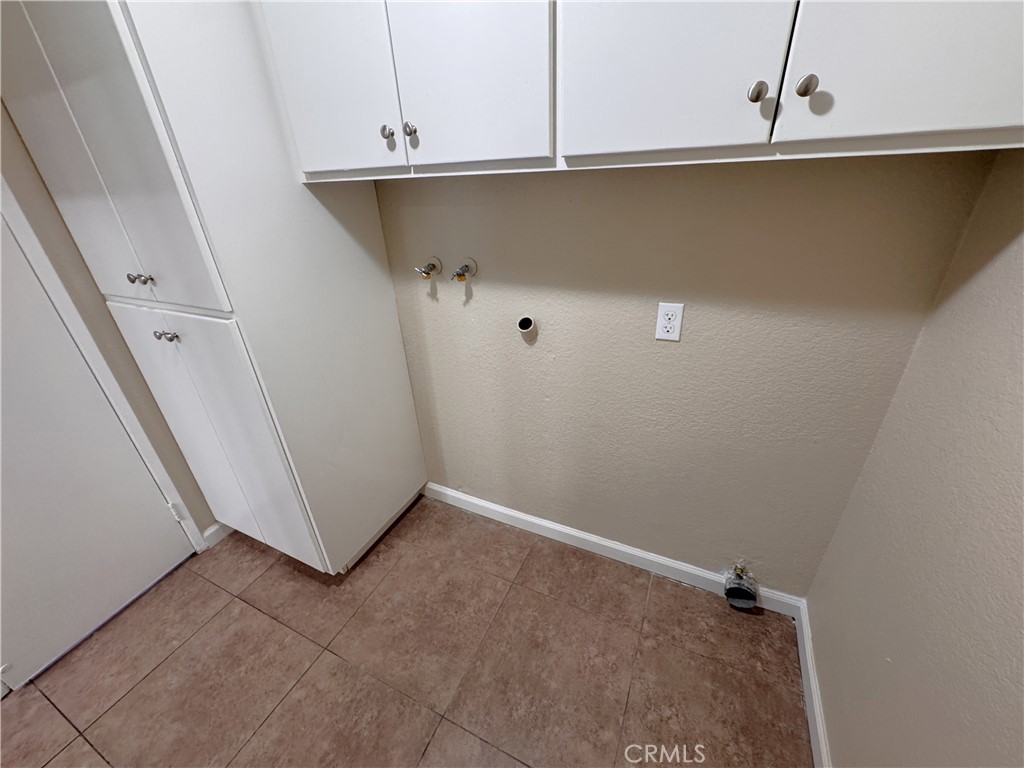 2344 N Teakwood Avenue