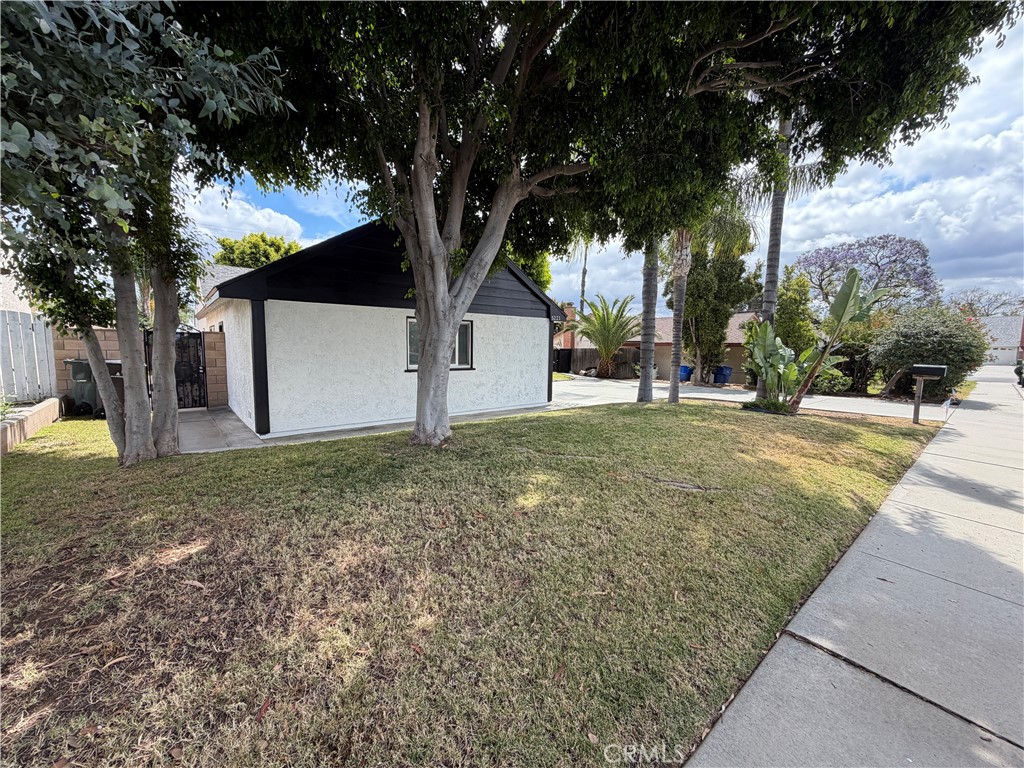 5221 Dresden Place