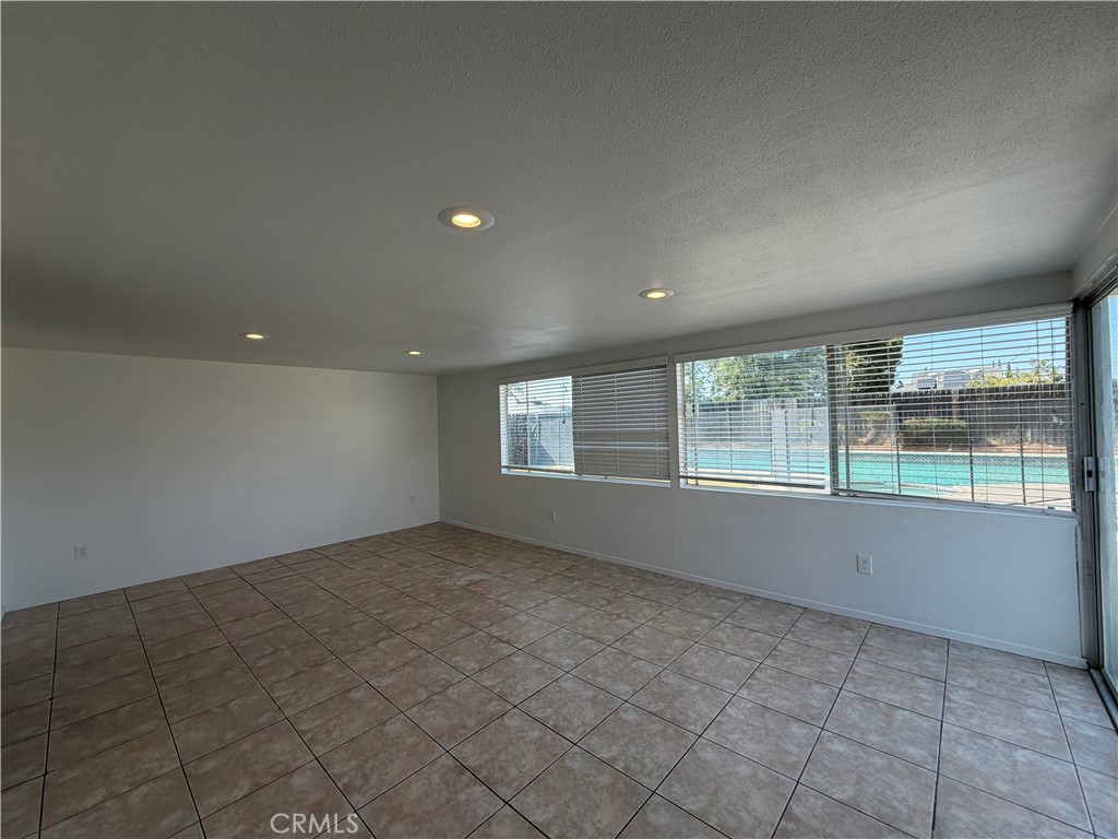 385 Burr Street