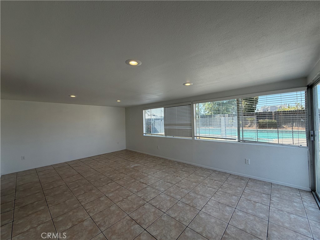 385 Burr Street