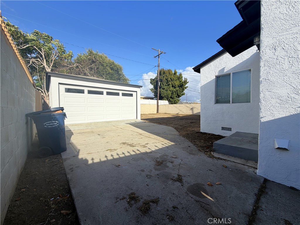 11148 S Wilton Place