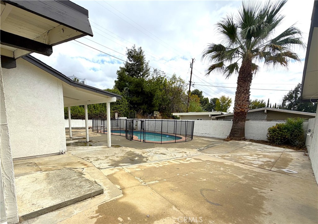 13658 Garrick Avenue