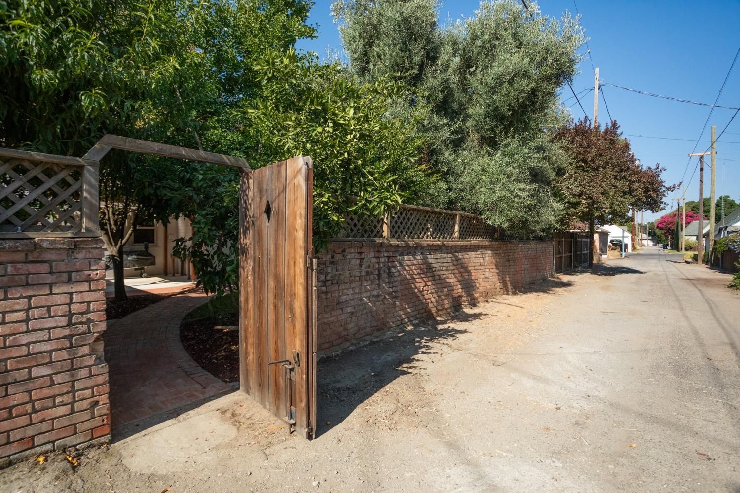1138 Clay Street
