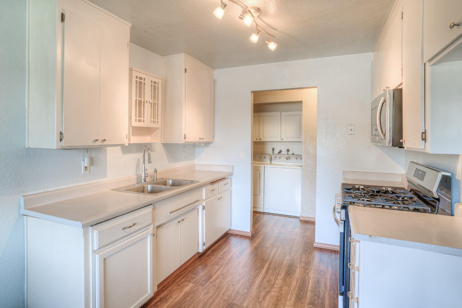130 E Cedar