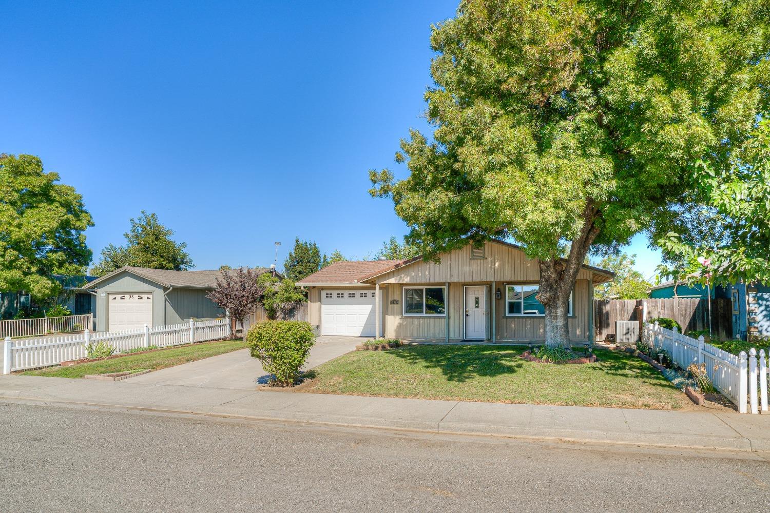 130 E Cedar