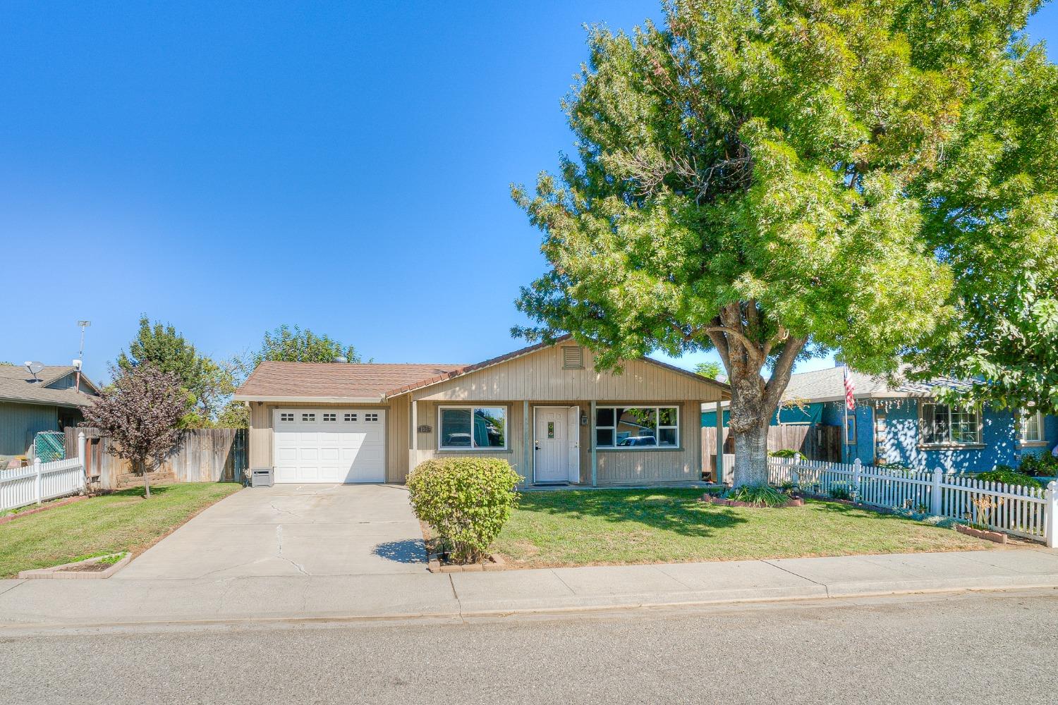 130 E Cedar