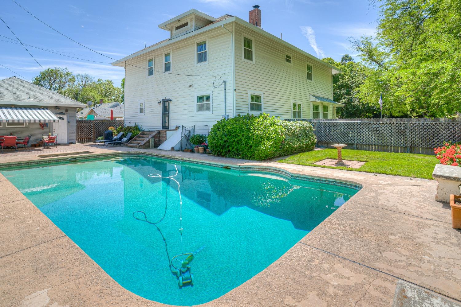 754 Oak Street