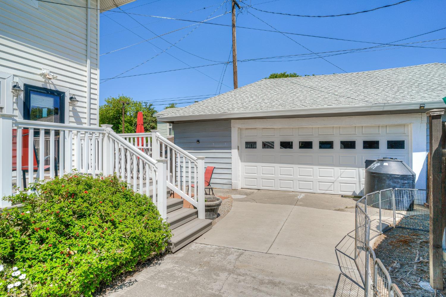 754 Oak Street