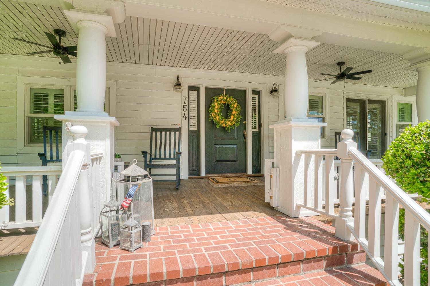 754 Oak Street