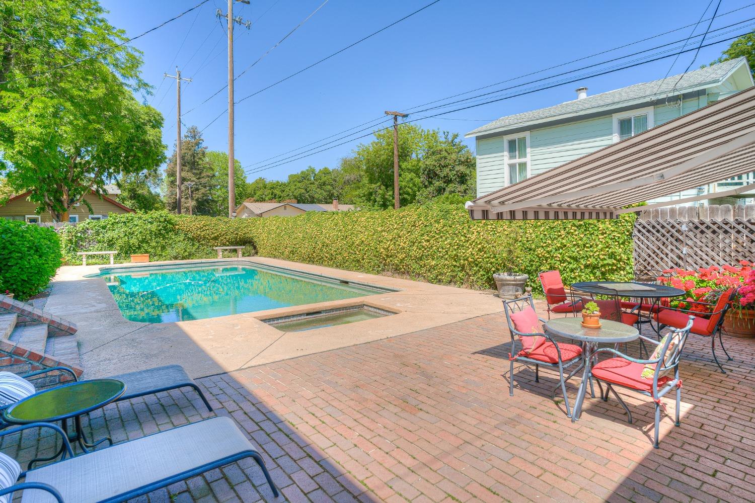 754 Oak Street