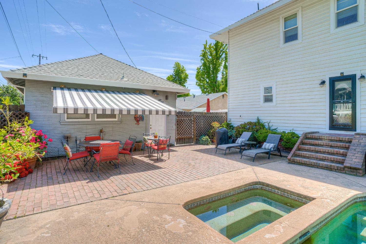 754 Oak Street