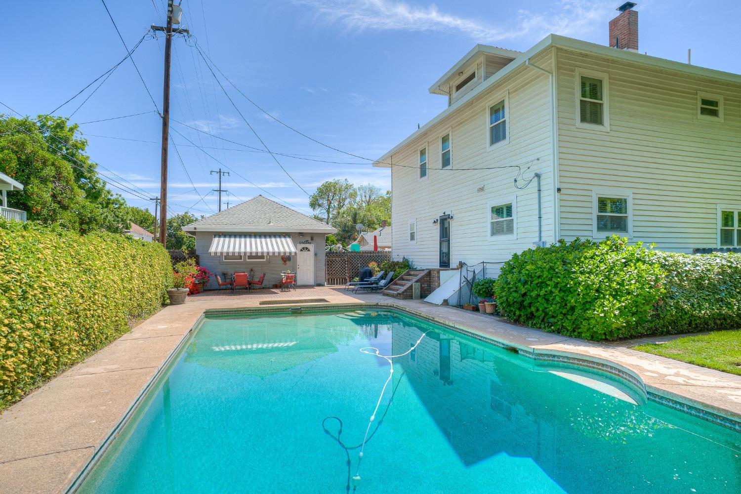 754 Oak Street