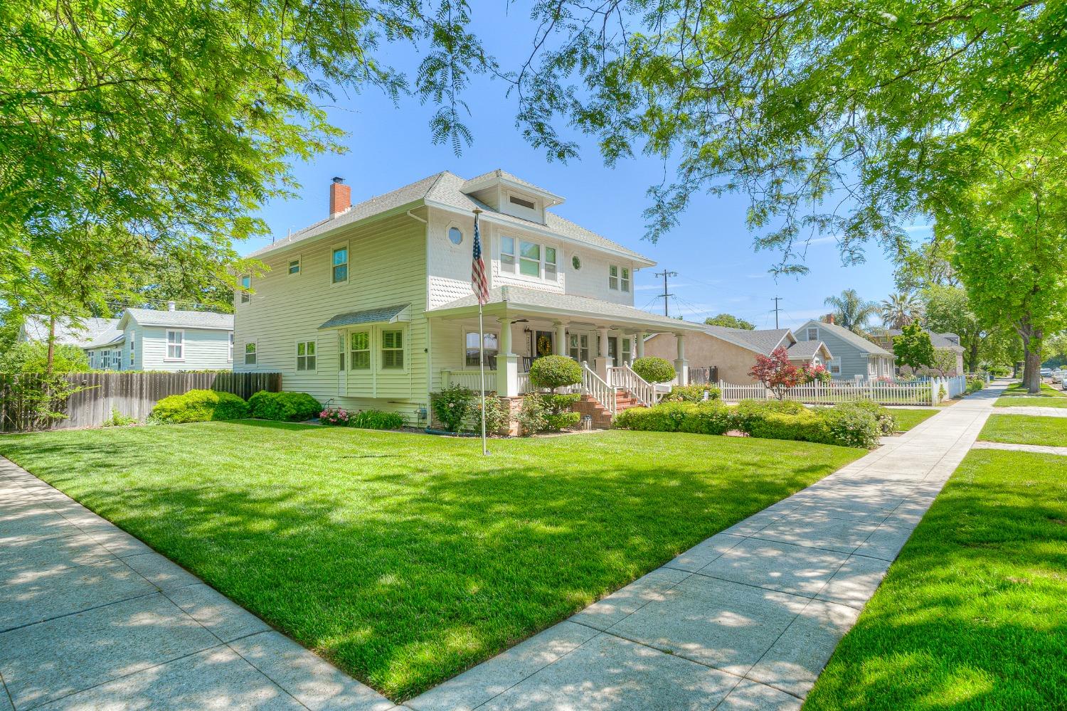 754 Oak Street