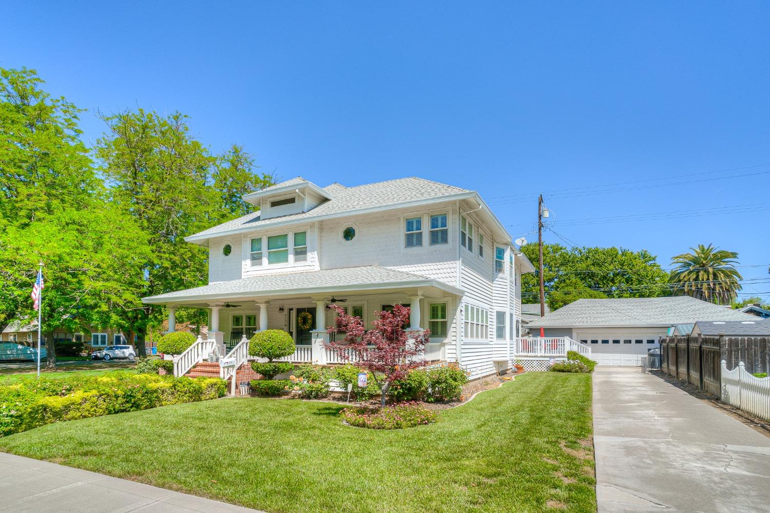 754 Oak Street