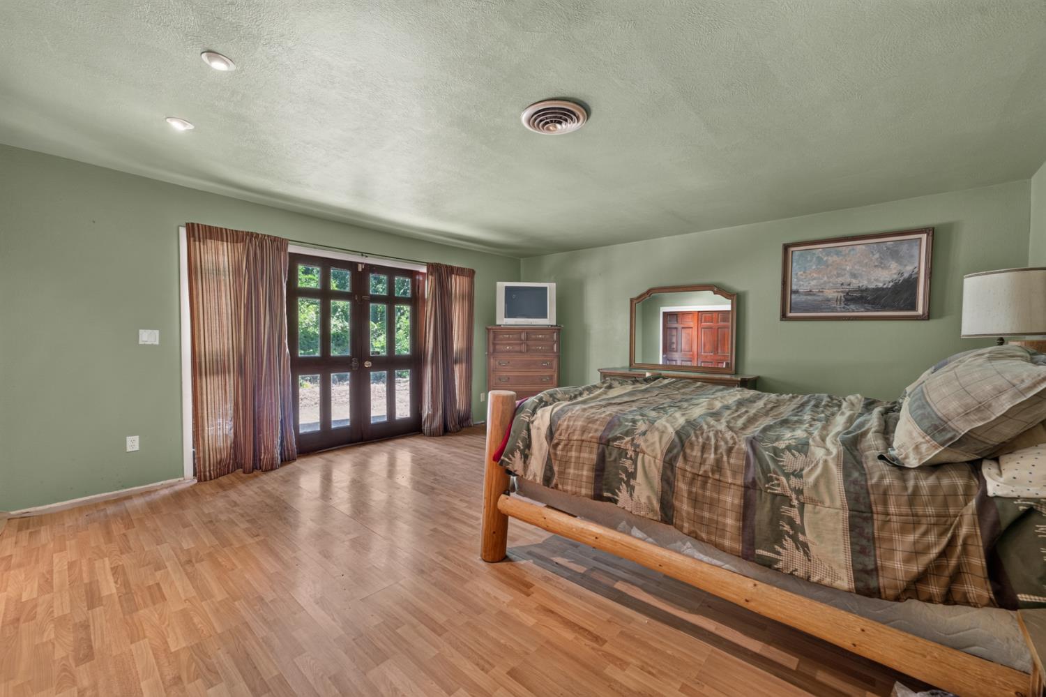 3878 River Road