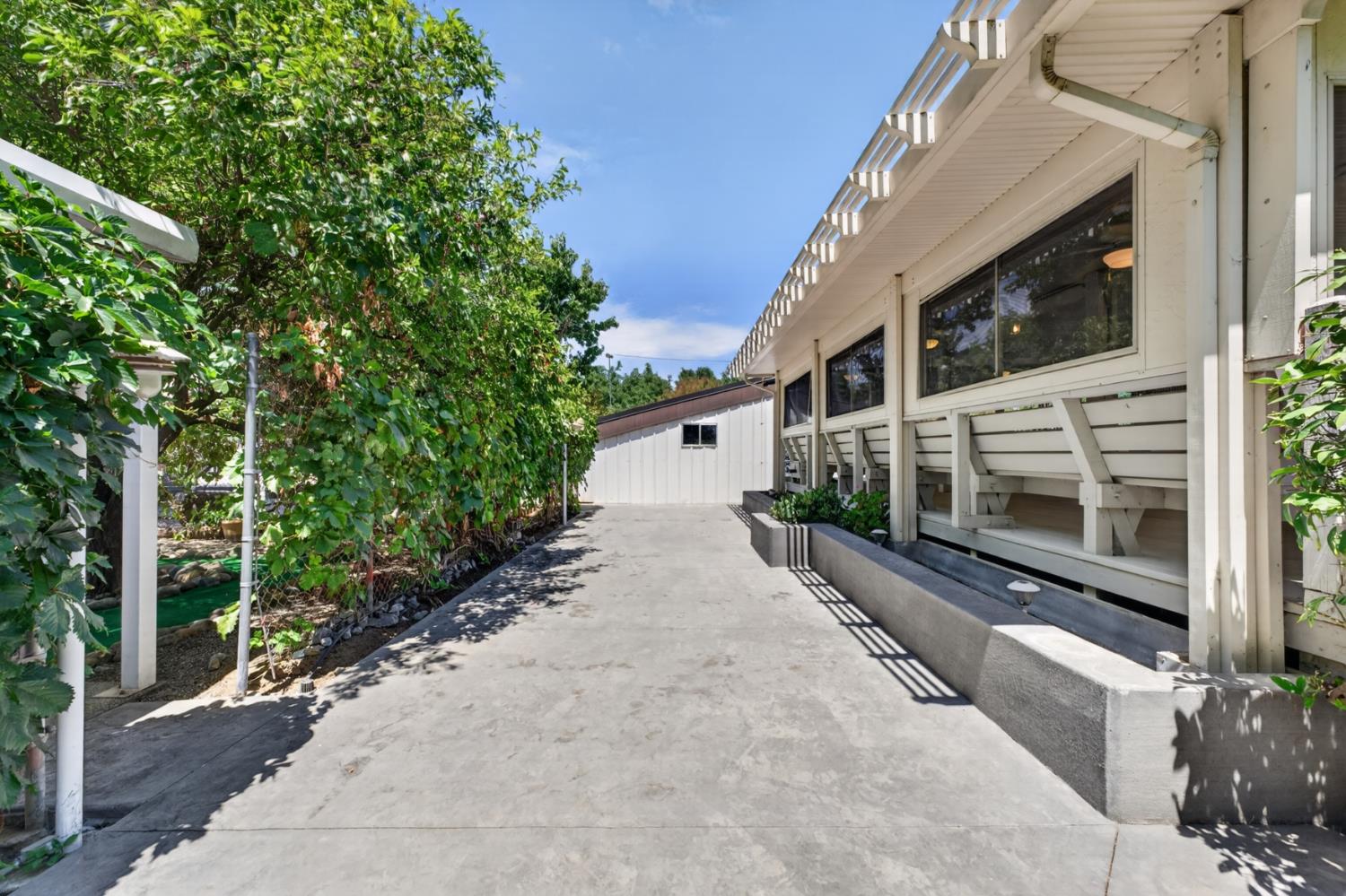 2041 Old Highway 99w