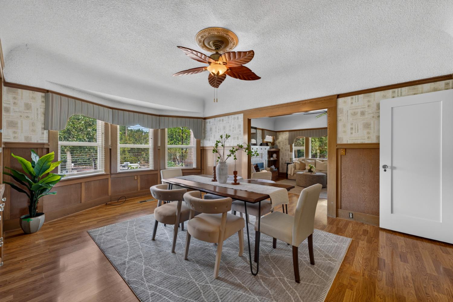 2041 Old Highway 99w