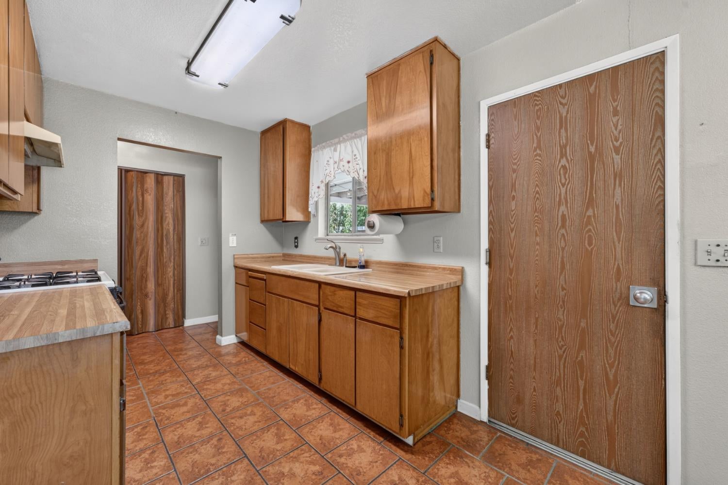 2044 3rd Street