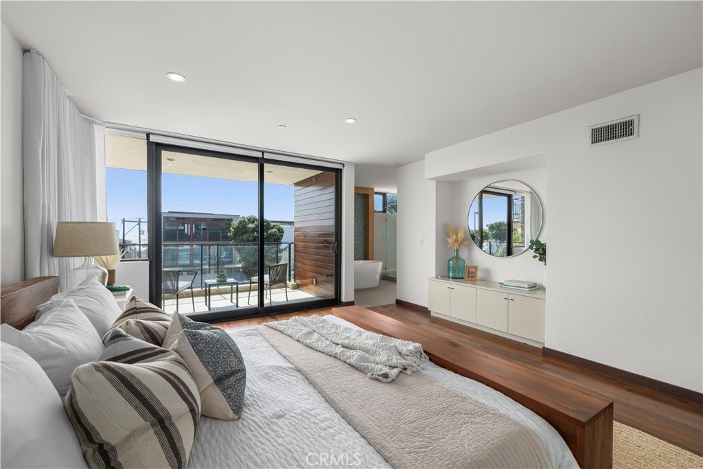 1308 Manhattan Avenue