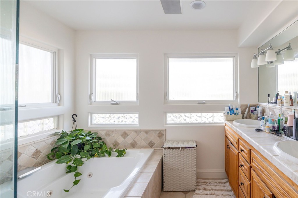 32 8th Street