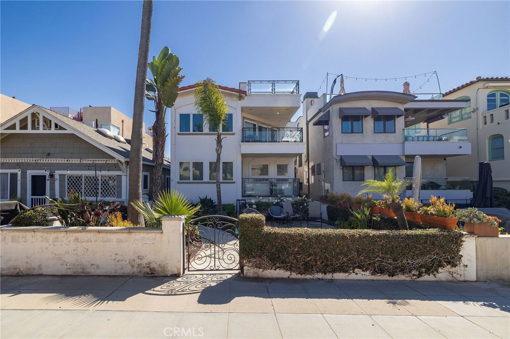 32 8th Street