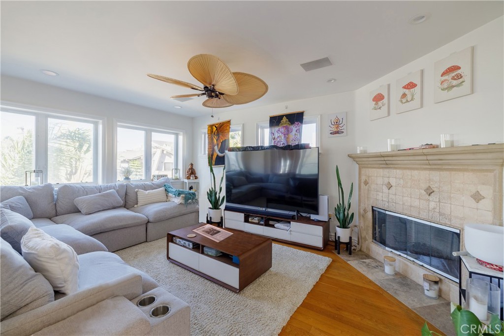 32 8th Street