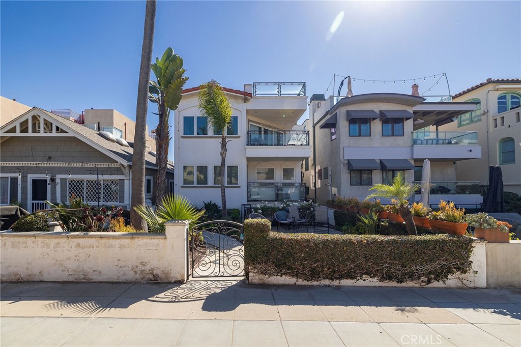 32 8th Street