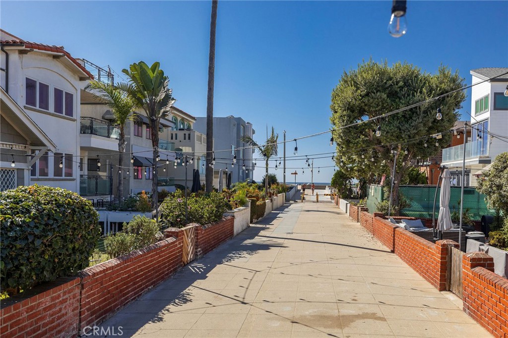 32 8th Street