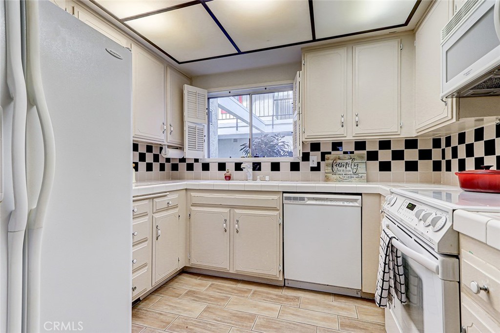 3241 San Amadeo 1E