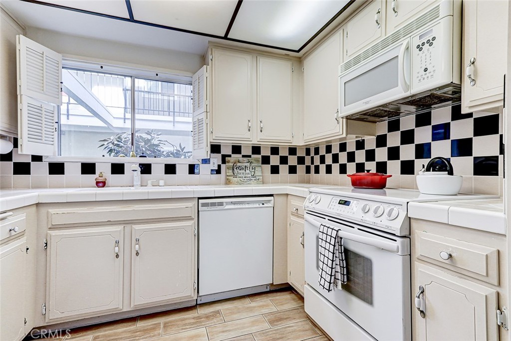 3241 San Amadeo 1E