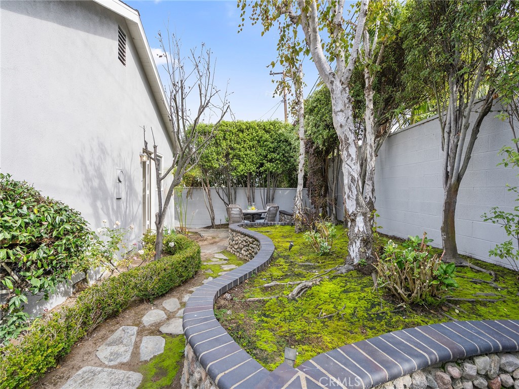 440 Via Los Miradores