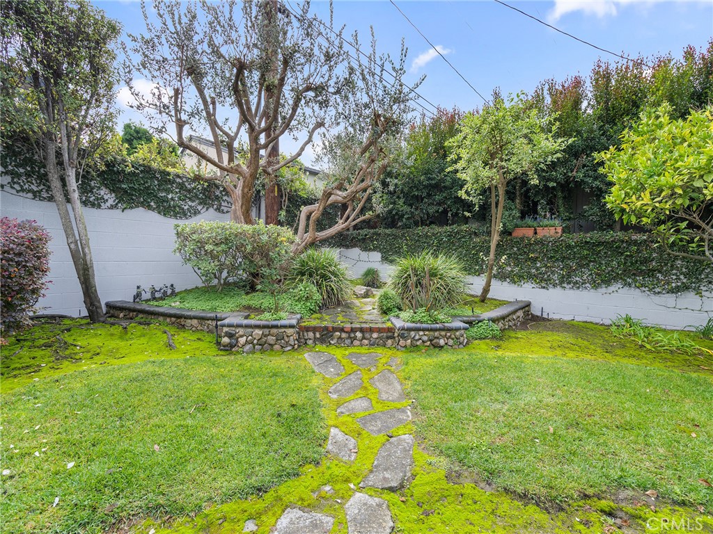 440 Via Los Miradores