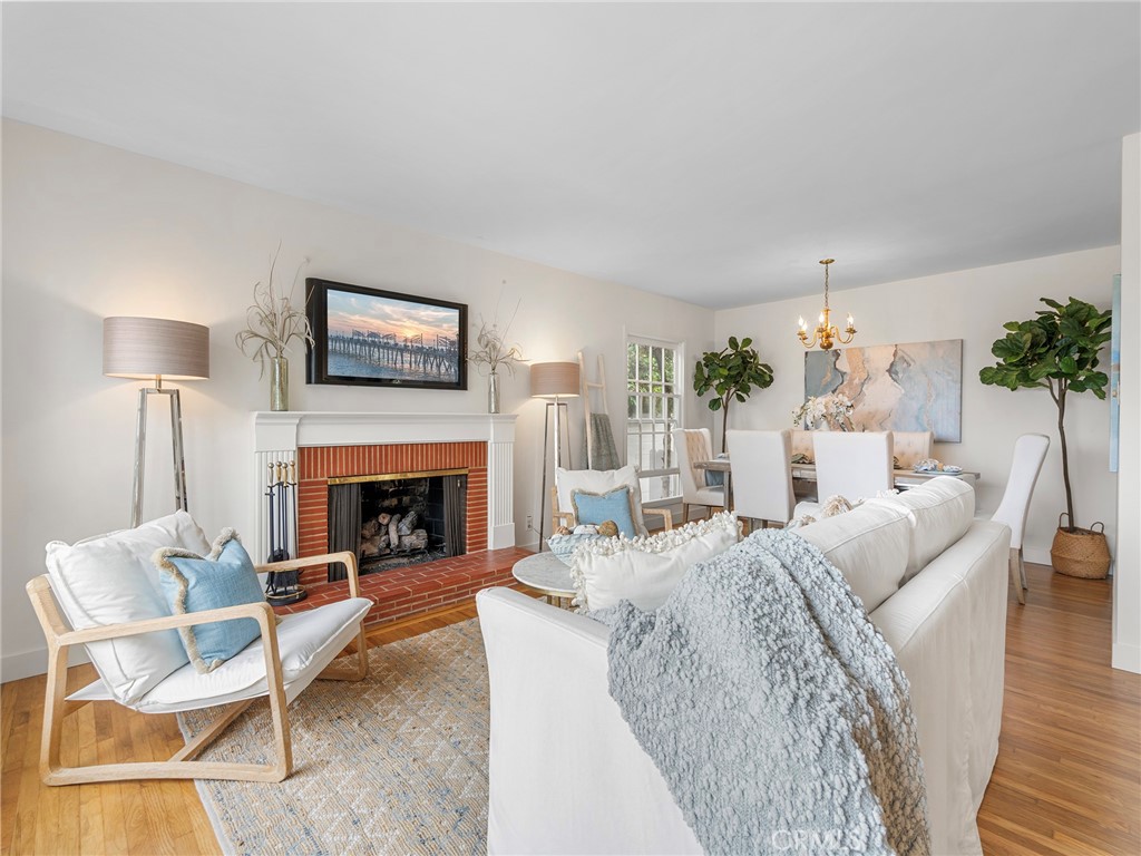 440 Via Los Miradores