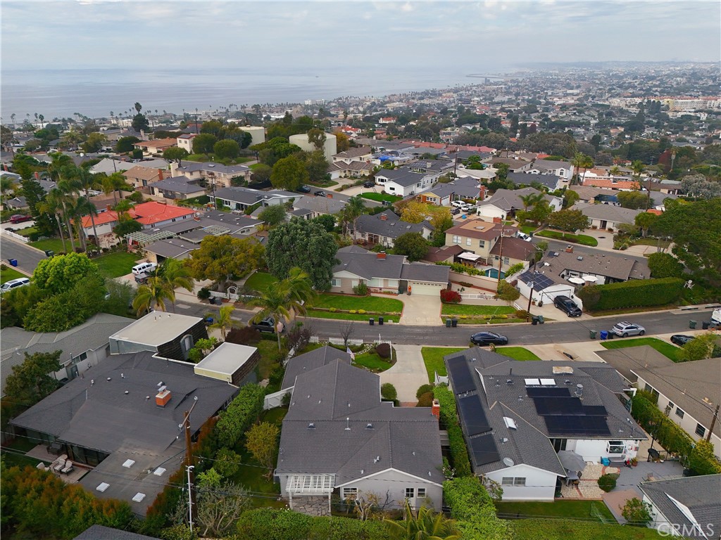 440 Via Los Miradores