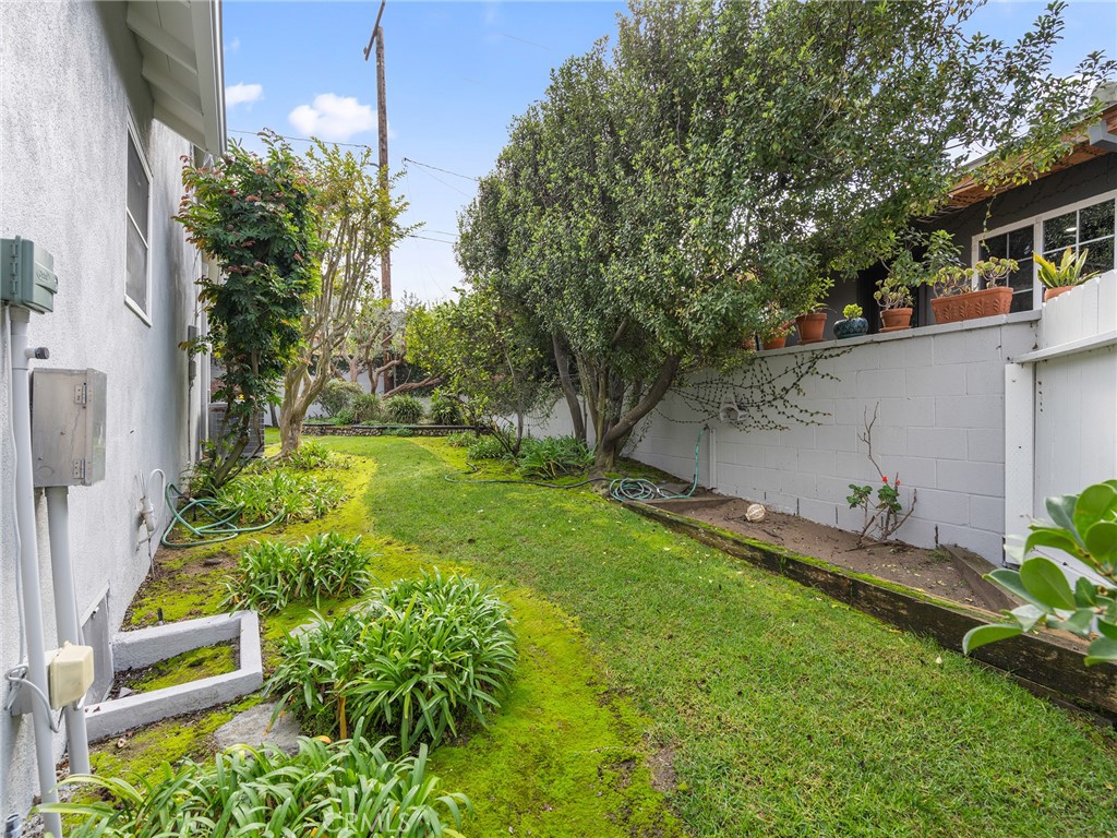 440 Via Los Miradores