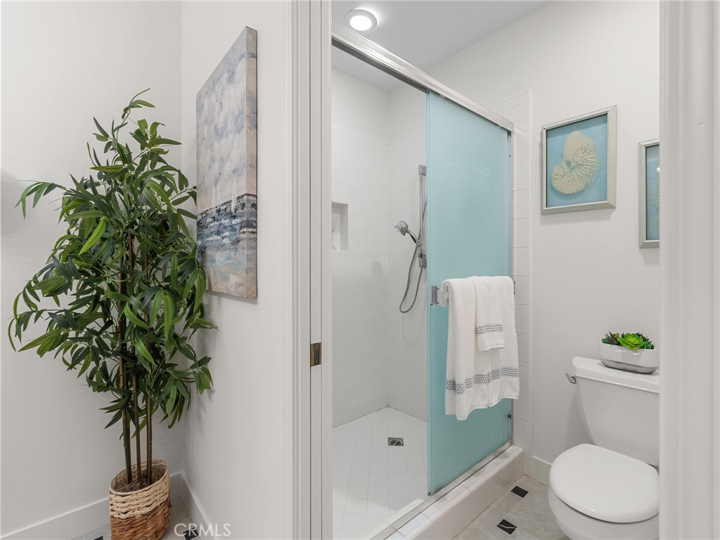 440 Via Los Miradores