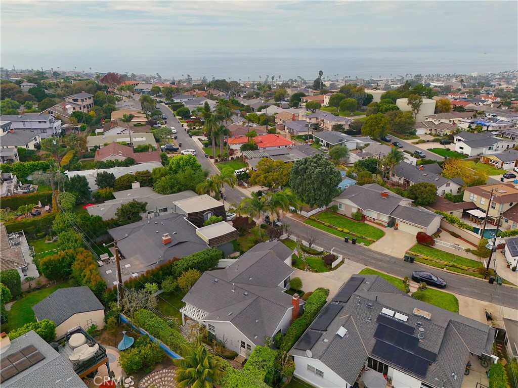 440 Via Los Miradores