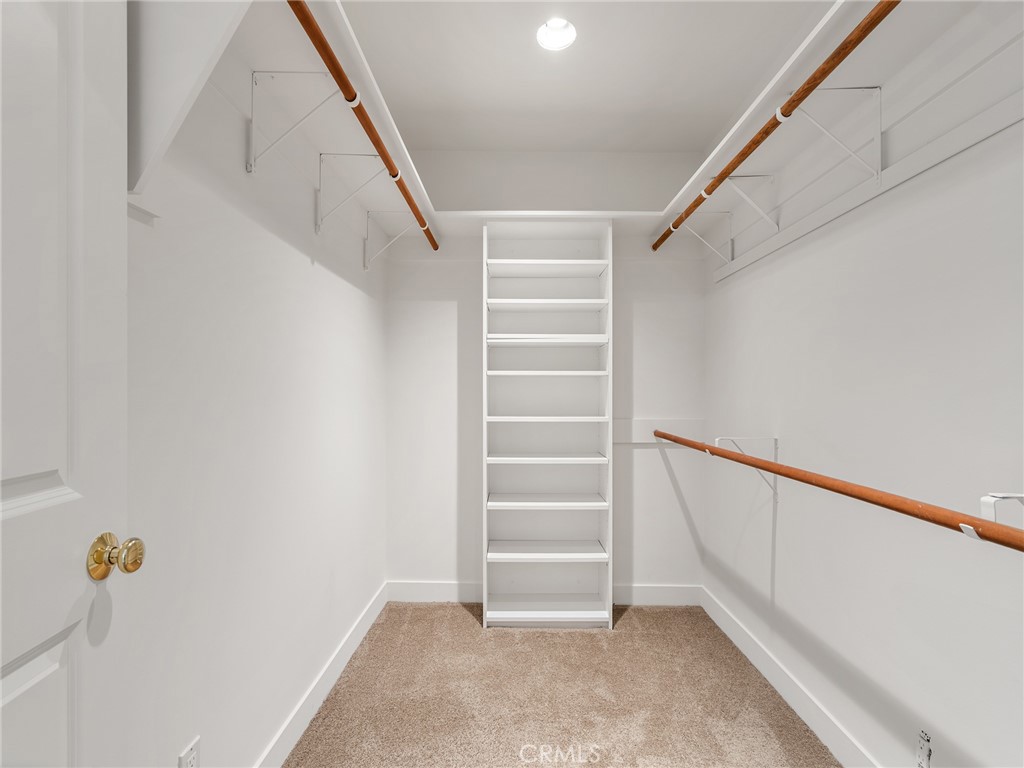 440 Via Los Miradores