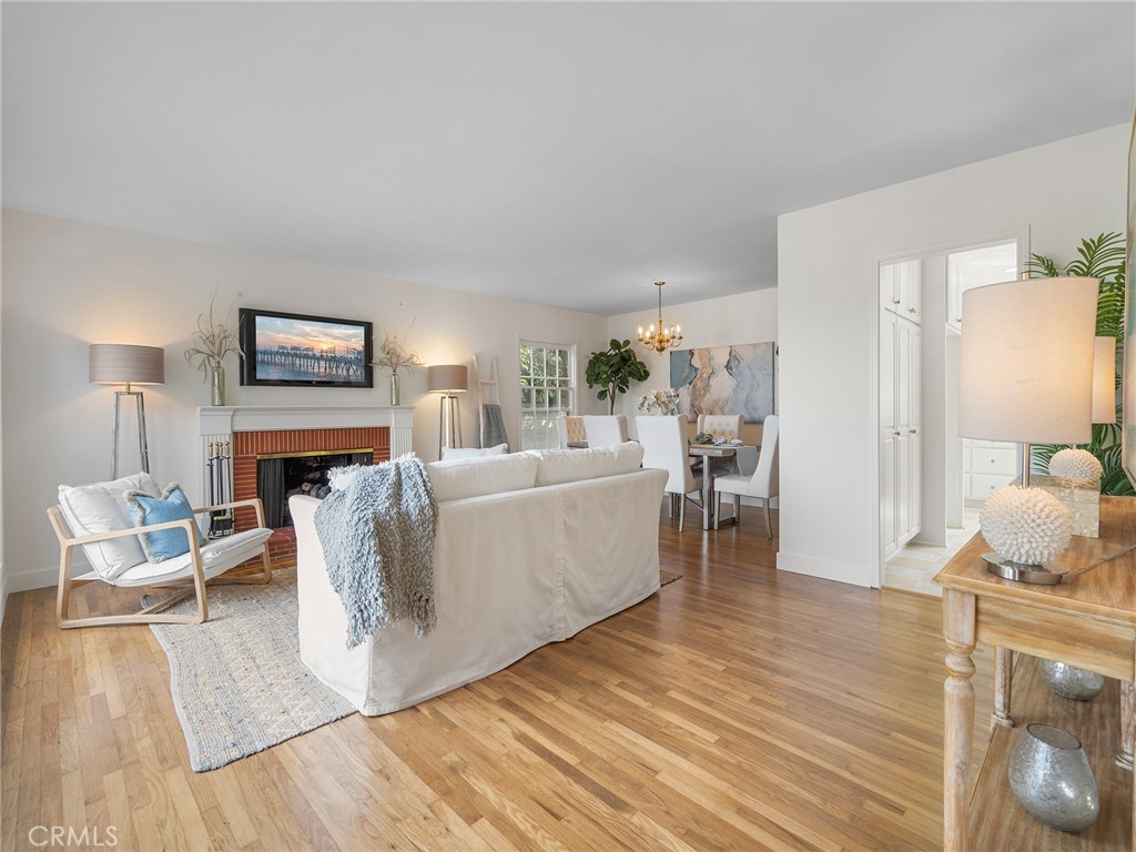 440 Via Los Miradores