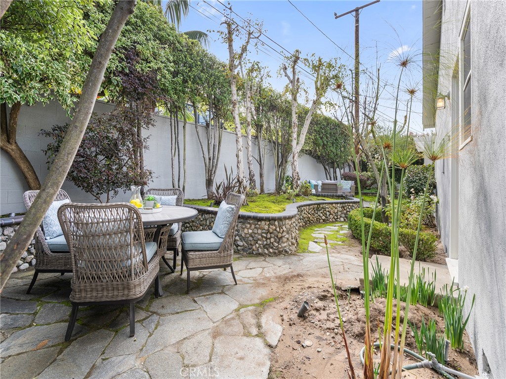 440 Via Los Miradores