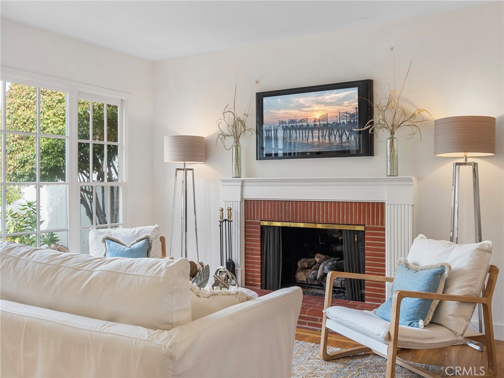 440 Via Los Miradores