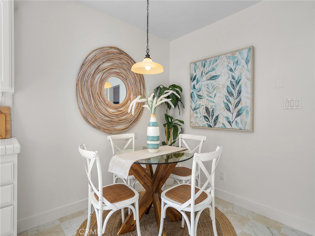 440 Via Los Miradores